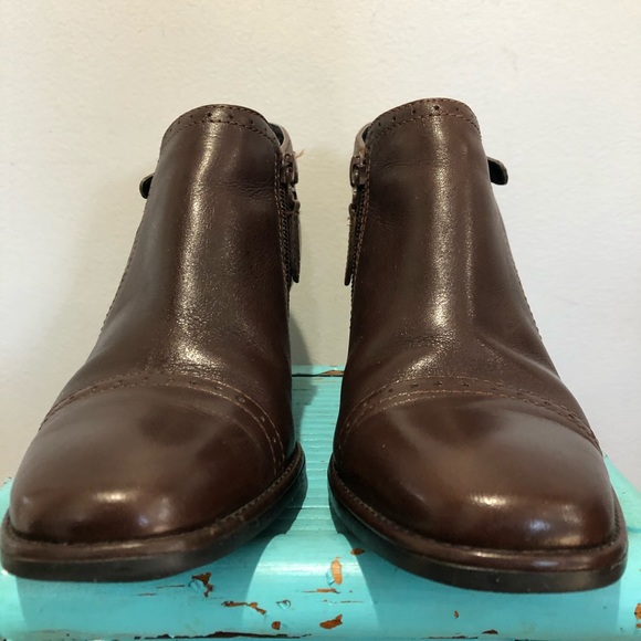 Clarks Leather Bootie Ankle Boot Brown Size 5.5M - Picture 2 of 8